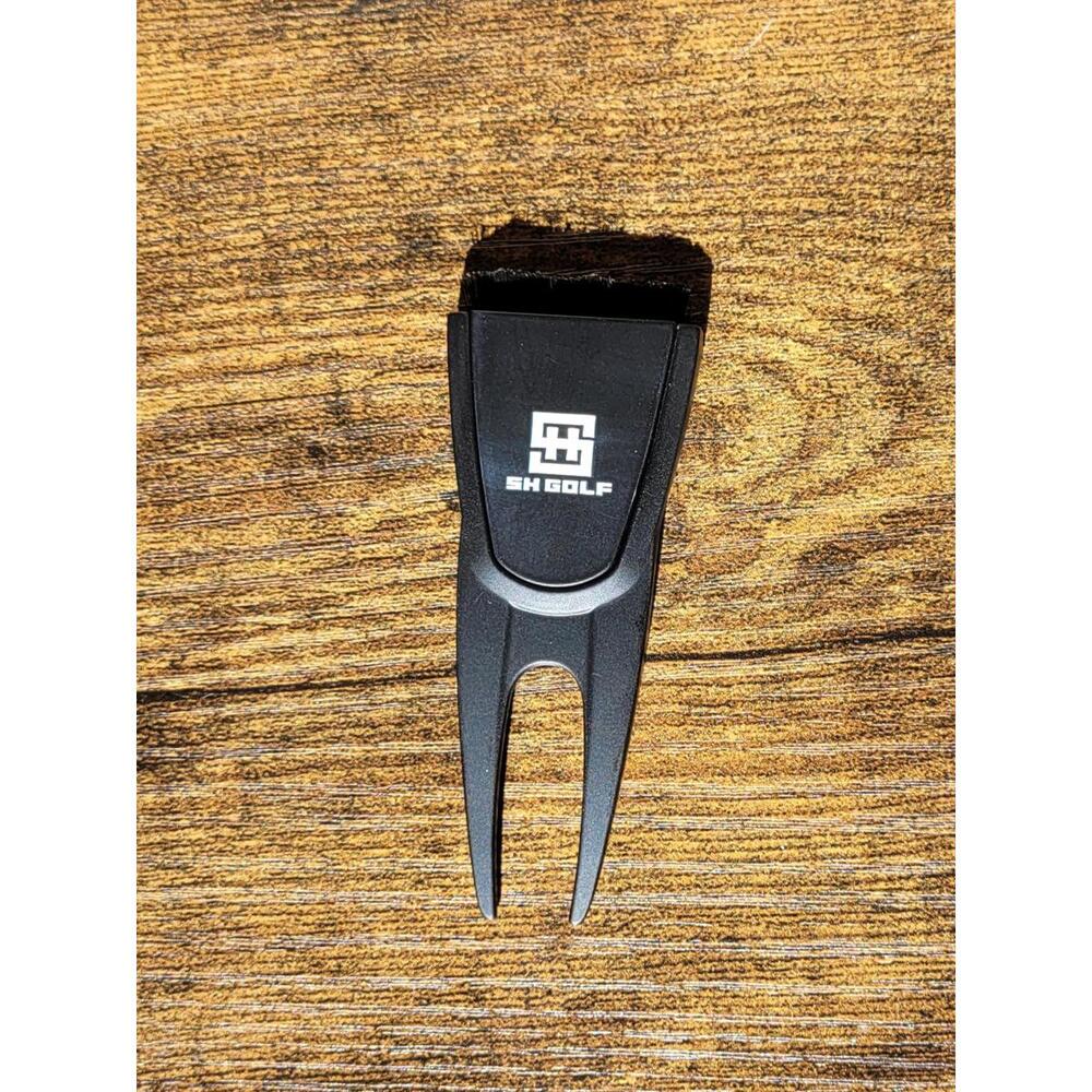 SH Golf 3-in-1 Divot Tool, Marker & Pitch Repairer - New